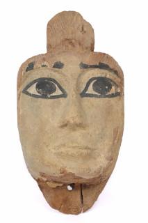 Egypte, a fine small wooden mummy mask, Late Period – kavel bij Veilinggebouw De Zwaan, Amsterdam