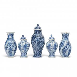 China, a collection of blue and white porcelain vases, 18th century – kavel bij Veilinggebouw De Zwaan, Amsterdam