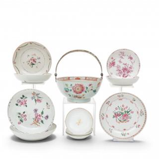 China, a collection of famille rose porcelain, late 18th century – kavel bij Veilinggebouw De Zwaan, Amsterdam
