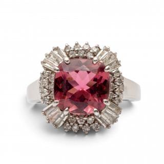 A rubellite and diamond cluster ring – kavel bij Veilinggebouw De Zwaan, Amsterdam