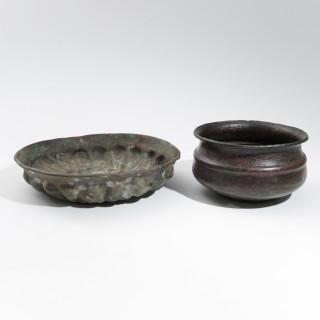 A Persian Achaemenid high bronze bowl with cuneiform writing, ca. 500 - 330 BCE and a Persian bronze libation cup, ca. 2nd Mill. BCE – kavel bij Veilinggebouw De Zwaan, Amsterdam
