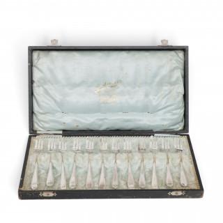 Set van twaalf taartvorkjes en etui, ca. 1940 – kavel bij Veilinggebouw De Zwaan, Amsterdam