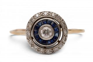 A diamond and sapphire target ring – kavel bij Veilinggebouw De Zwaan, Amsterdam