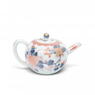 China, an Imari porcelain teapot and cover, 18th century – kavel bij Veilinggebouw De Zwaan, Amsterdam