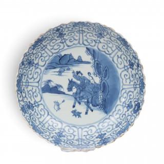 China, a blue and white porcelain 'Joosje te paard' dish, Kangxi period (1662-1722) – kavel bij Veilinggebouw De Zwaan, Amsterdam