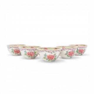 Samson, a set of five famille rose porcelain 'cockerel' teacups, 19th century – kavel bij Veilinggebouw De Zwaan, Amsterdam