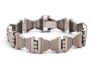 A brutalist diamond bracelet by David Andersen – kavel bij Veilinggebouw De Zwaan, Amsterdam