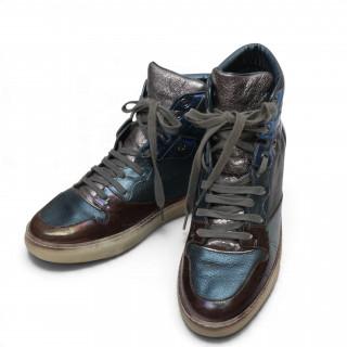 Balenciaga high top metalic blue and grey sneakers, circa 2016 – kavel bij Veilinggebouw De Zwaan, Amsterdam