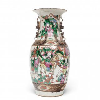 China, a Nanking famille rose porcelain vase, ca. 1900 – kavel bij Veilinggebouw De Zwaan, Amsterdam