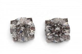 A pair of diamond solitair earrings – kavel bij Veilinggebouw De Zwaan, Amsterdam