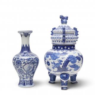 China, twee blauwwit porseleinen stukken, modern – kavel bij Veilinggebouw De Zwaan, Amsterdam