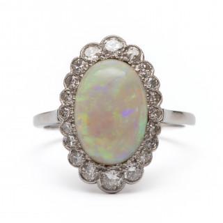 An opal and diamond cluster ring – kavel bij Veilinggebouw De Zwaan, Amsterdam