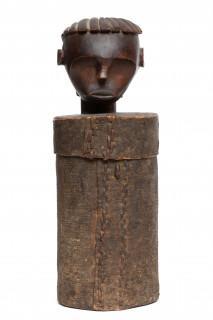 Gabon, a rare Fang reliquary container with a carved wooden head sculpture, late 19th century - early 20th century – kavel bij Veilinggebouw De Zwaan, Amsterdam