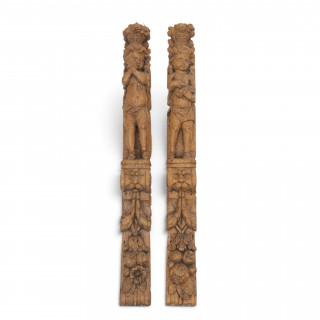 Paar gestoken eikenhouten kastpilasters, vroeg 18e eeuw – kavel bij Veilinggebouw De Zwaan, Amsterdam