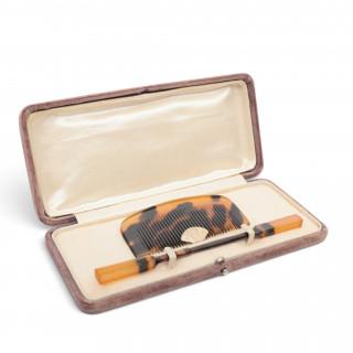 Japan, a tortoiseshell comb, 'kushi', and hairpin, 'kogai', early 20th century – kavel bij Veilinggebouw De Zwaan, Amsterdam
