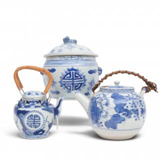 China, drie stuks blauwwit porselein, 20e eeuw – kavel bij Veilinggebouw De Zwaan, Amsterdam