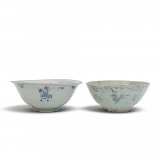 China, two blue and white porcelain bowls, Ming dynasty (1368-1644) – kavel bij Veilinggebouw De Zwaan, Amsterdam