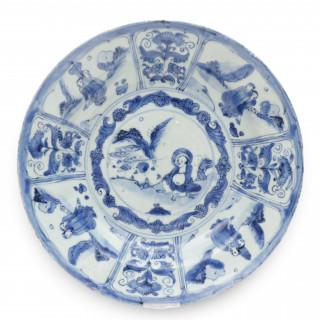 China, a Transitional blue and white 'kraak porselein' dish, mid 17th century – kavel bij Veilinggebouw De Zwaan, Amsterdam