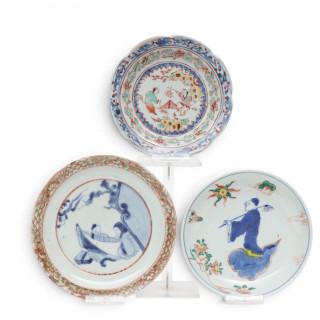China, three small wucai porcelain dishes, 17th-18th century – kavel bij Veilinggebouw De Zwaan, Amsterdam