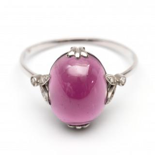 A pink cabochon and diamond ring – kavel bij Veilinggebouw De Zwaan, Amsterdam