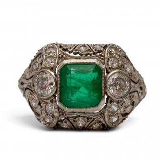 An emerald and diamond Art Deco ring – kavel bij Veilinggebouw De Zwaan, Amsterdam