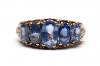 A five stone sapphire ring – kavel bij Veilinggebouw De Zwaan, Amsterdam