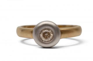 A matted diamond solitair ring – kavel bij Veilinggebouw De Zwaan, Amsterdam