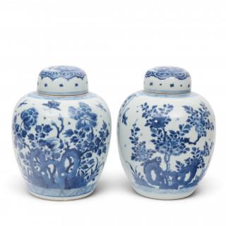China, pair of blue and white porcelain jars and covers, 18th century – kavel bij Veilinggebouw De Zwaan, Amsterdam