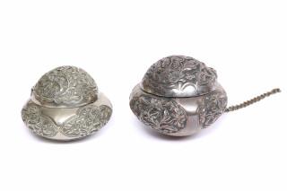 Aceh, two silver alloy bulbous siri containers, salapeh – kavel bij Veilinggebouw De Zwaan, Amsterdam