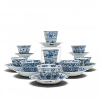 China, a collection of blue and white porcelain cups and saucers, 18th-19th centuries – kavel bij Veilinggebouw De Zwaan, Amsterdam