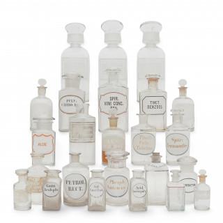 Diverse blankglazen apothekersflessen, 19 eeuw en 20e eeuw – kavel bij Veilinggebouw De Zwaan, Amsterdam