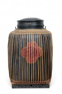 Thailand, a large black and red lacquered rice container, second half 20th century – kavel bij Veilinggebouw De Zwaan, Amsterdam