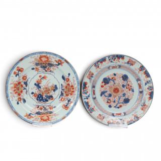 China, two Imari porcelain plates, 18th century – kavel bij Veilinggebouw De Zwaan, Amsterdam