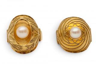 Two pairs of granulated pearl rings – kavel bij Veilinggebouw De Zwaan, Amsterdam