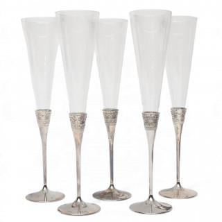 Wedgwood, ontwerp Vera Wang, vijf champagne flutes, 'Love' – kavel bij Veilinggebouw De Zwaan, Amsterdam