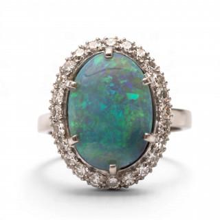 An opal and diamond cluster ring – kavel bij Veilinggebouw De Zwaan, Amsterdam