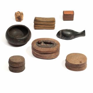 C.A. Republic, Yangba, a terracotta bowl and a collection of six various coiled plant fiber lidded boxes – kavel bij Veilinggebouw De Zwaan, Amsterdam