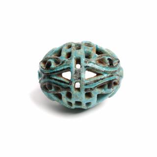 Egypt, a fine large open worked faience Wadjet-Eye bead, 21st - 25th Dynasty, 1070 - 712 BCE – kavel bij Veilinggebouw De Zwaan, Amsterdam