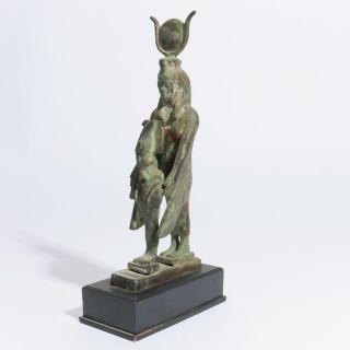 Egypt, a bronze sculpture of standing winged Isis holding Osiris in front of her, after the antiques – kavel bij Veilinggebouw De Zwaan, Amsterdam