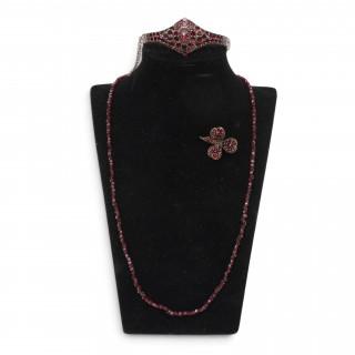 Various pieces of garnet jewellery – kavel bij Veilinggebouw De Zwaan, Amsterdam