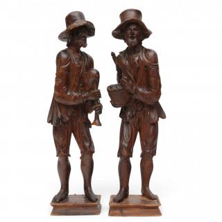 Twee vruchtenhouten gestoken sculpturen van Marskramers, eind 19e eeuw – kavel bij Veilinggebouw De Zwaan, Amsterdam