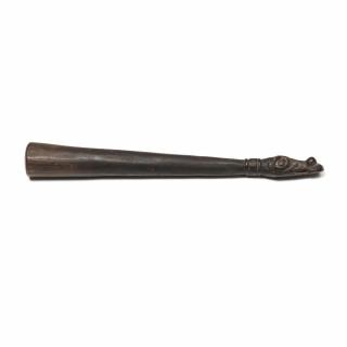 P.N. Guinea, Lower Sepik, Ramu, a wooden pestle – kavel bij Veilinggebouw De Zwaan, Amsterdam